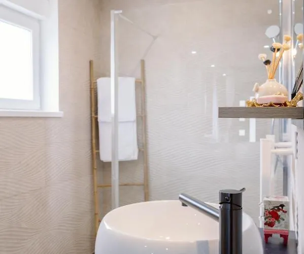 Villa La Des Secrets By Leslodgespa - Escapade Romantique Proche De Bâle Avec Terrasse Privée Hesingue